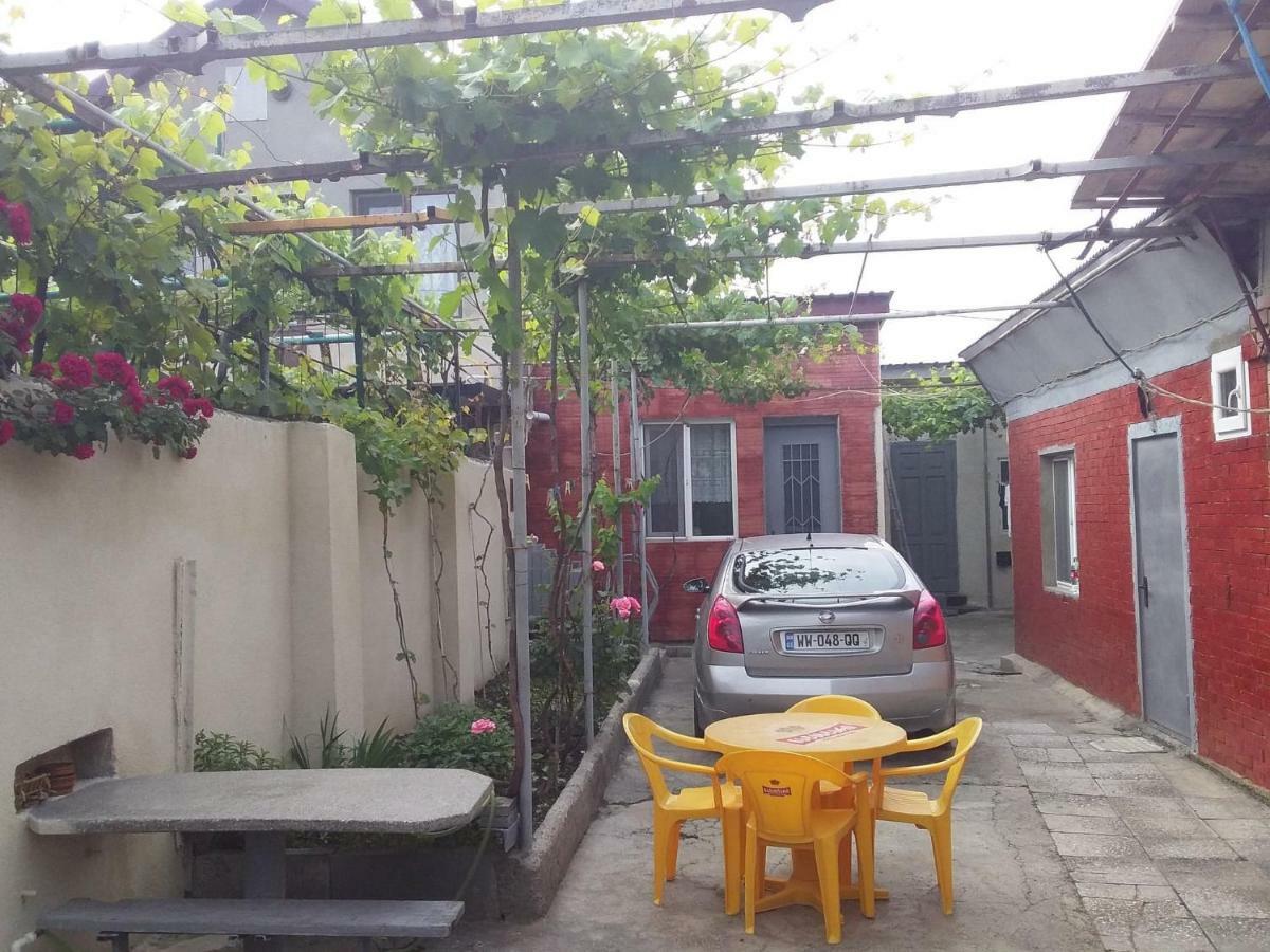 Guest House Gikacha Тбилиси Екстериор снимка